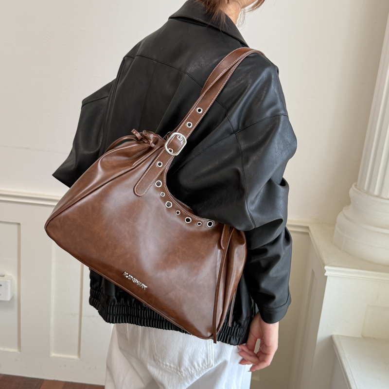 Bolsas de Ombro Estilo Vintage - Luxury Bags That Are Vegan avaliação e preço